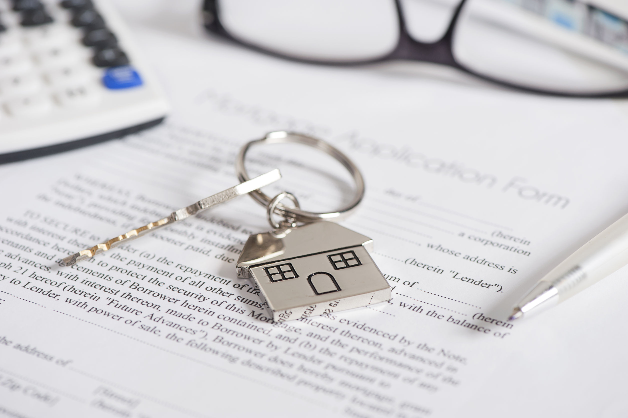 mortgage agreement with house keys